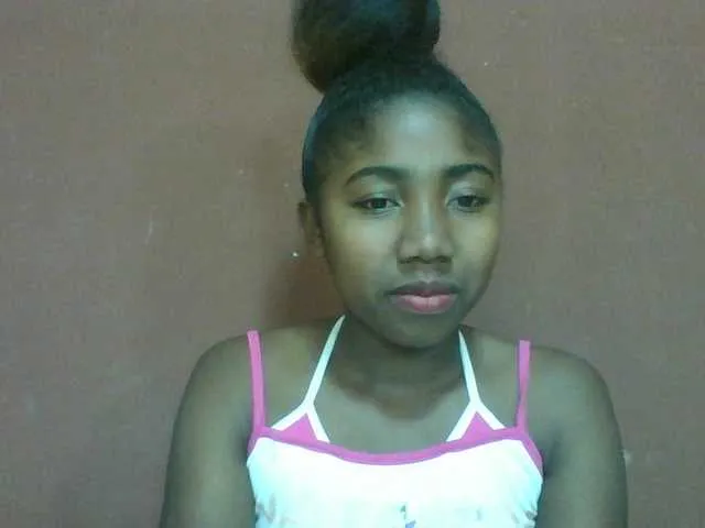 Live sex webcam photo for Annah21 #291404984