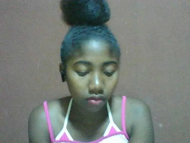 Live sex webcam photo for Annah21 #291406498