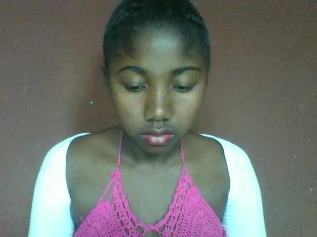 Live sex webcam photo for Annah21 #291424517