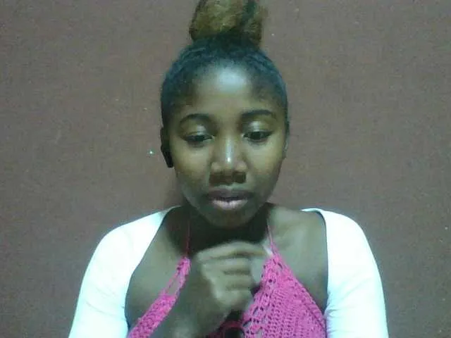 Live sex webcam photo for Annah21 #291426741