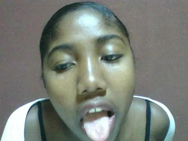 Live sex webcam photo for Annah21 #291474703