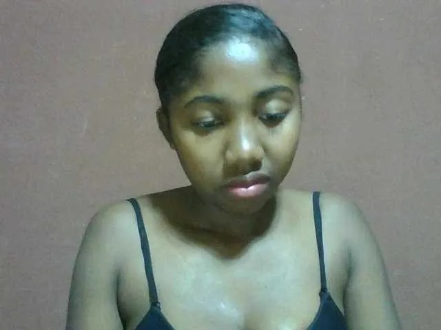 Live sex webcam photo for Annah21 #291481910