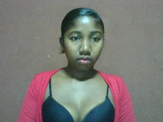 Live sex webcam photo for Annah21 #291487261