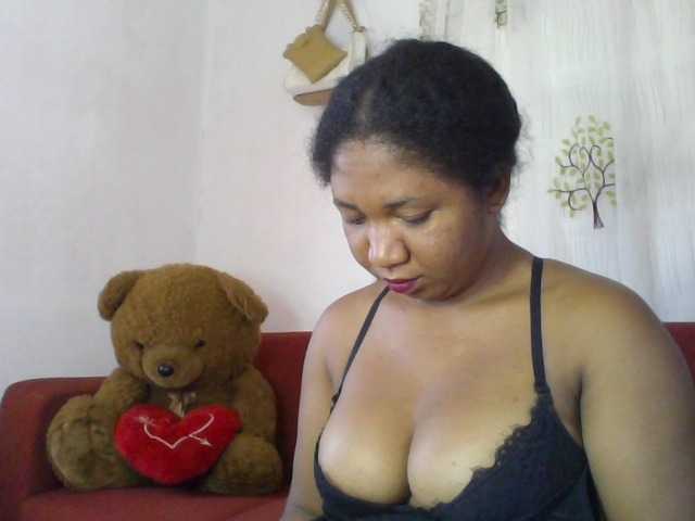 Live sex webcam photo for AnnahLeslyt #276437900