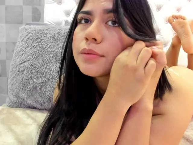 Live sex webcam photo for AnnaiZuker #272007299