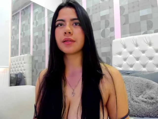 Live sex webcam photo for AnnaiZuker #272136365