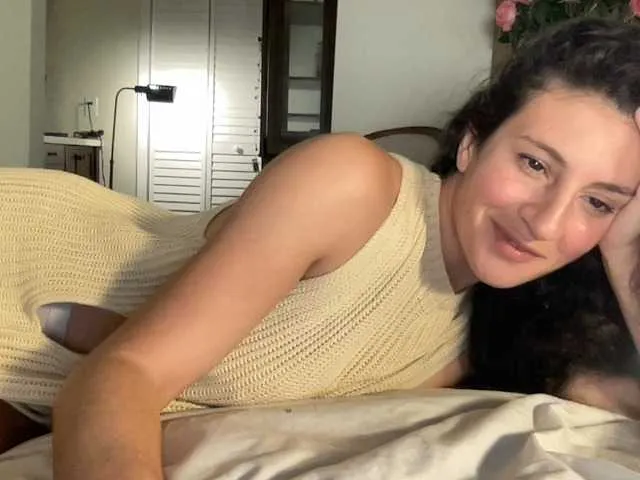 Live sex webcam photo for Annareylee #276498344