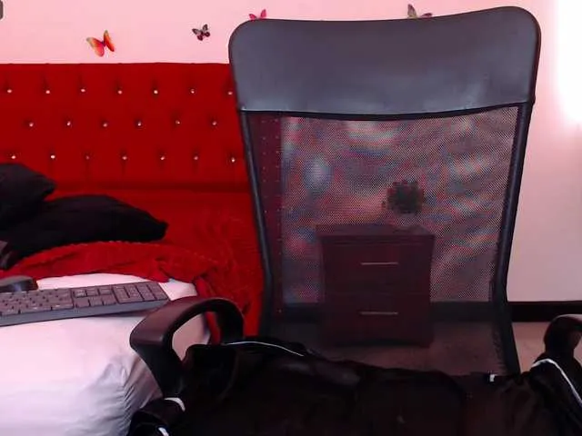 Live sex webcam photo for Annastasialorens #276411593