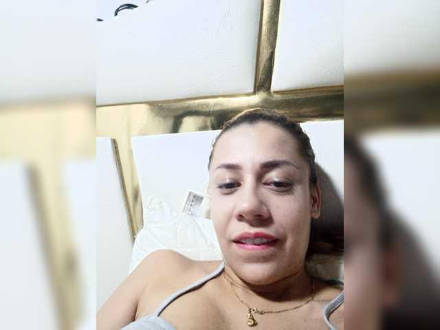 Live sex webcam photo for AnnbellaRose #275970922