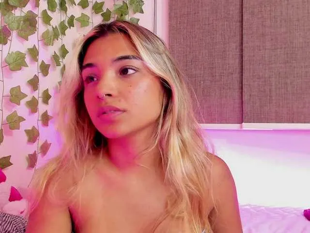 Live sex webcam photo for Annebull #290364843