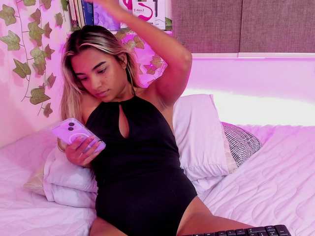 Live sex webcam photo for Annebull #290371091