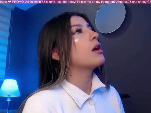 Live sex webcam photo for Anneee #273489775