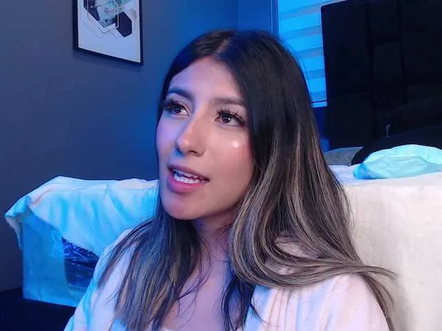 Live sex webcam photo for Anneee #273575918