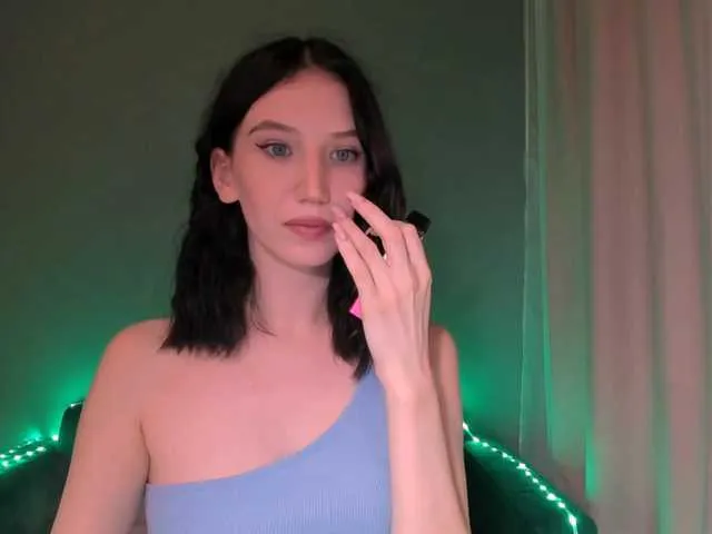 Live sex webcam photo for AnniWi #276089366