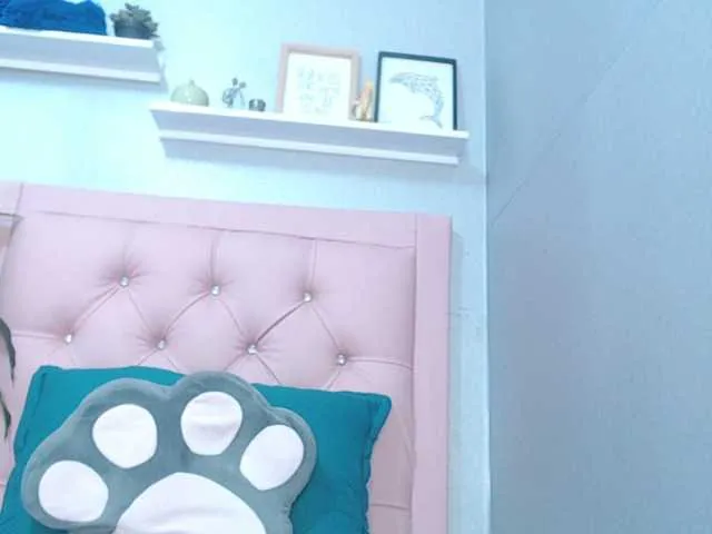 Live sex webcam photo for Annie-Red #274410490