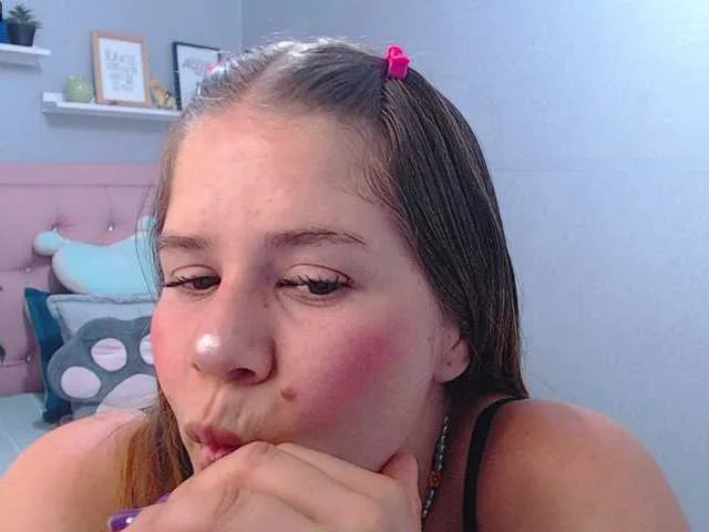 Live sex webcam photo for Annie-Red #274601295