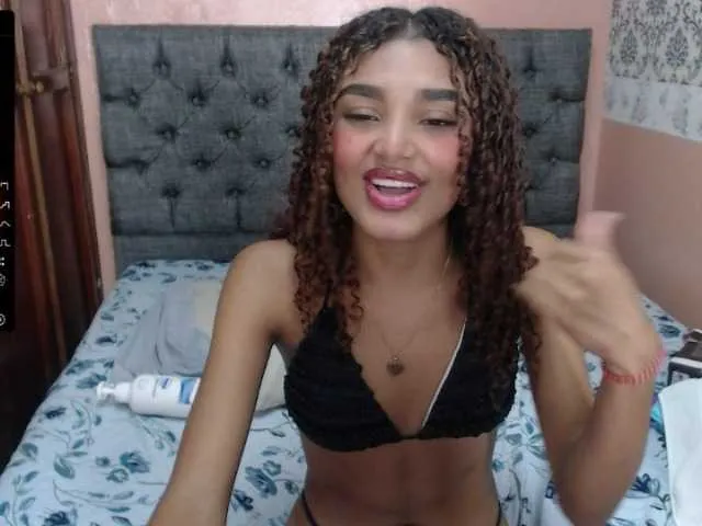 Live sex webcam photo for Annie-Vesga #276606949