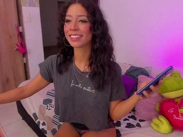 Live sex webcam photo for AnnieBlu3 #278301351