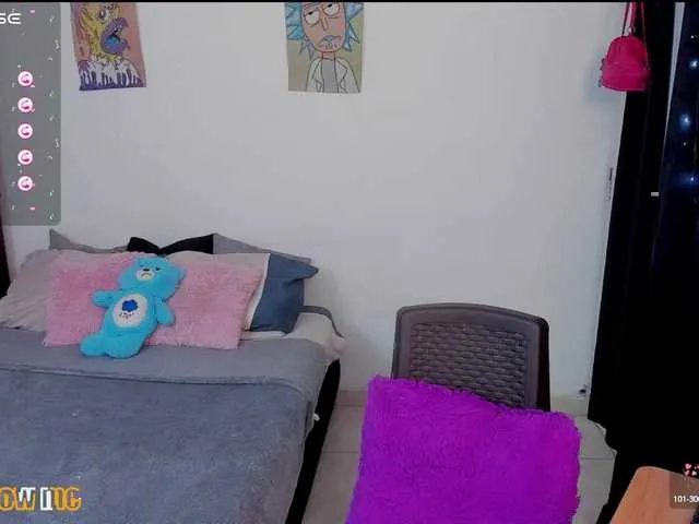 Live sex webcam photo for AnnieBlu3 #289070595