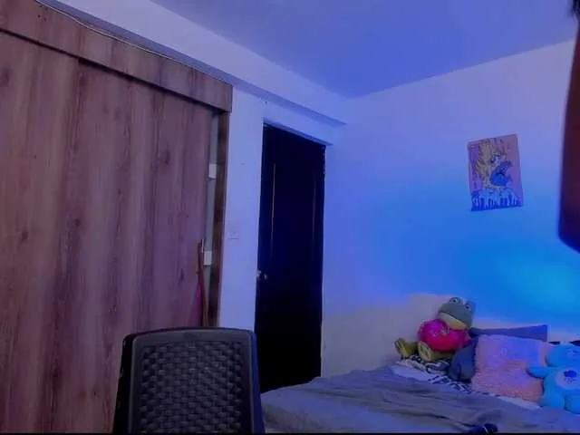 Live sex webcam photo for AnnieBlu3 #290180331