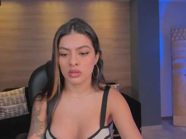 Live sex webcam photo for AnnieCorrea #276489669
