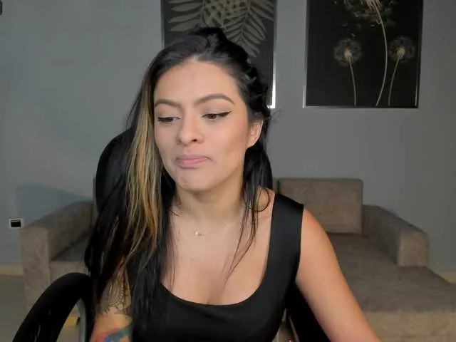 Live sex webcam photo for AnnieCorrea #276605938