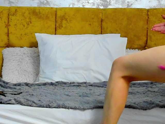 Live sex webcam photo for AnnieLoox #275641297