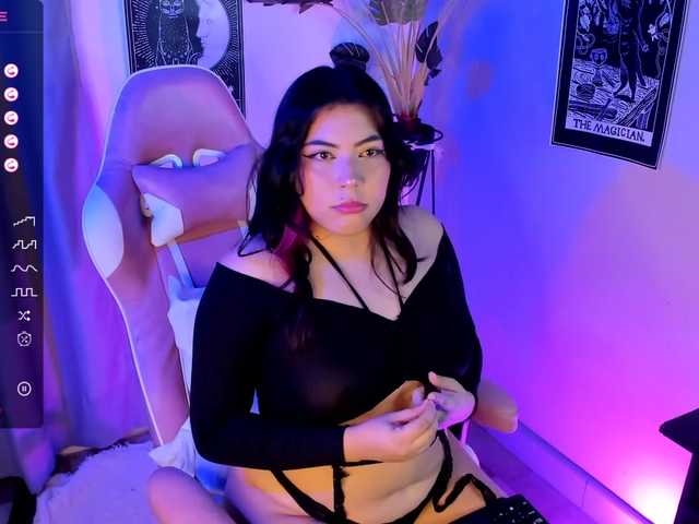 Live sex webcam photo for AnnieLoveely #277782127