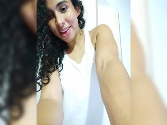 Live sex webcam photo for AnnieMiller- #274498517