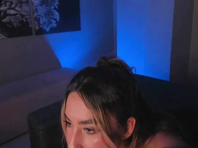 Live sex webcam photo for AnnieMonroe1 #292097652