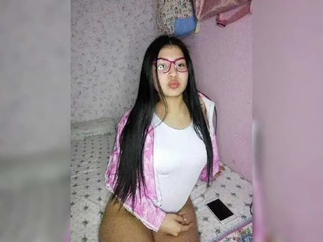 Live sex webcam photo for AnnieRomme #272351349