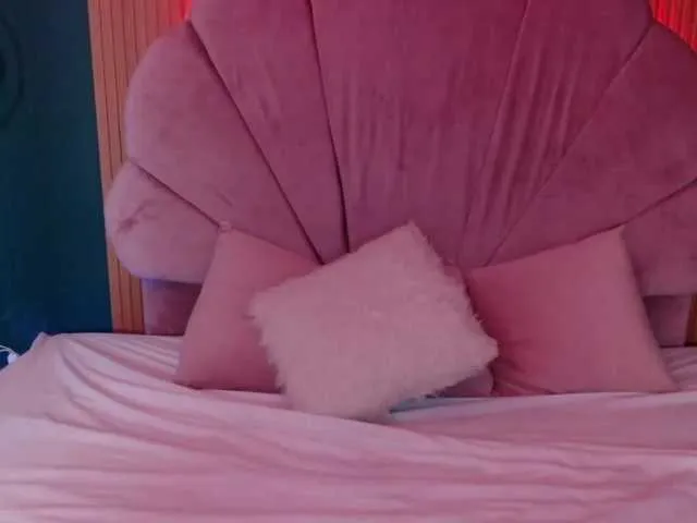 Live sex webcam photo for AnnieSaenz #276163221