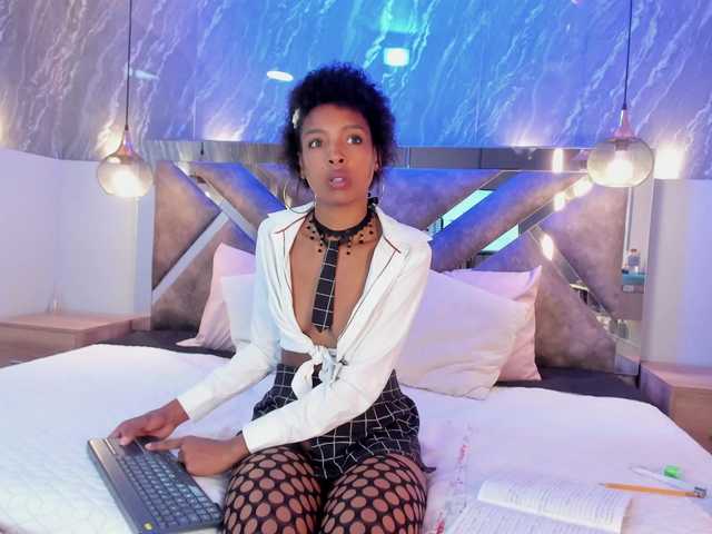 Live sex webcam photo for AnnieSanz #277871029