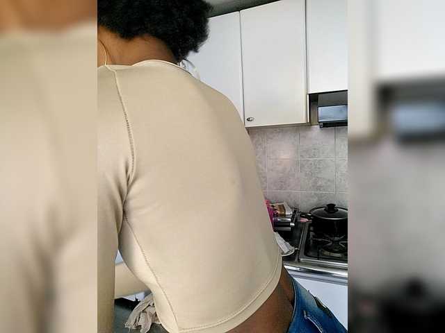 Live sex webcam photo for AnnieSanz #291873678