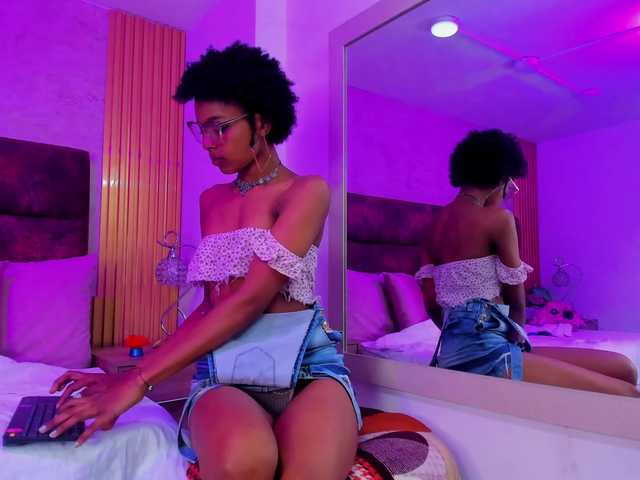 Live sex webcam photo for AnnieSanz #292117689