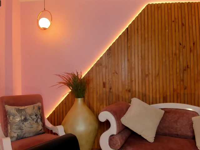 Live sex webcam photo for AnnieeHall #276130408