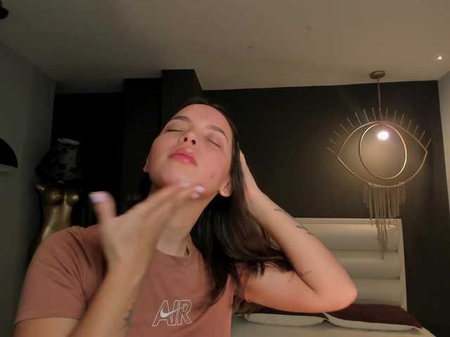 Live sex webcam photo for AnnieeHall #276185014