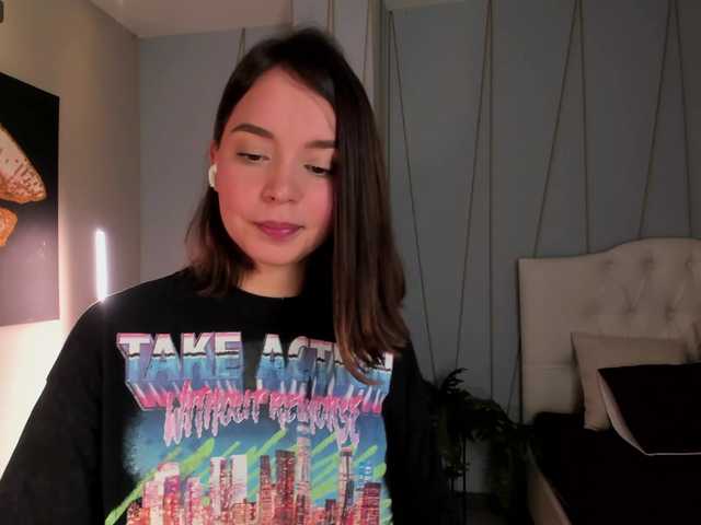 Live sex webcam photo for AnnieeHall #276579213