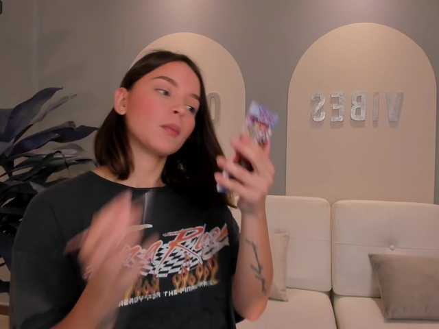 Live sex webcam photo for AnnieeHall #276653481