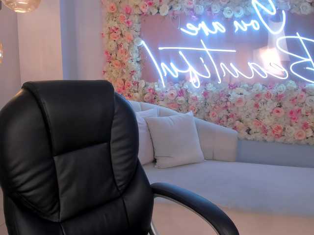 Live sex webcam photo for AnnieeHall #277736946