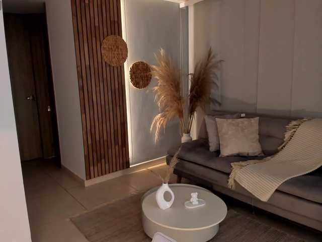 Live sex webcam photo for AnnieeHall #278260086