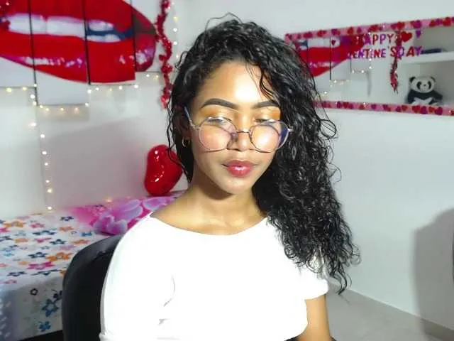 Live sex webcam photo for Anniemiss #272529664