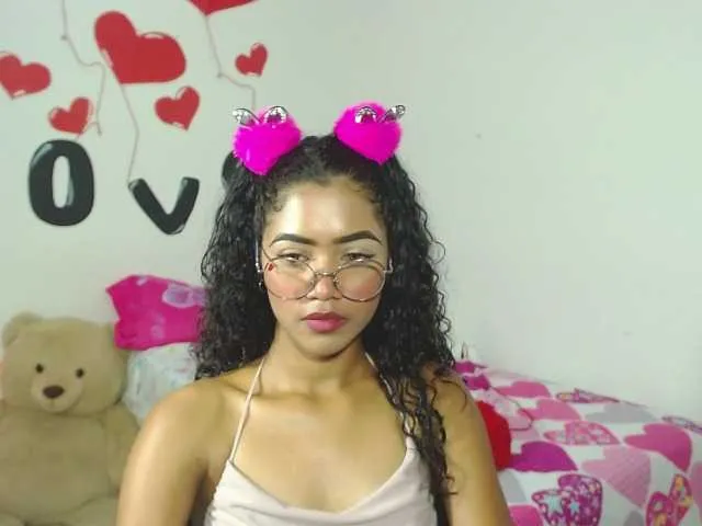 Live sex webcam photo for Anniemiss #272542538