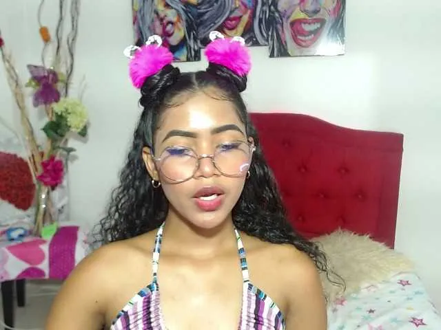 Live sex webcam photo for Anniemiss #272567403