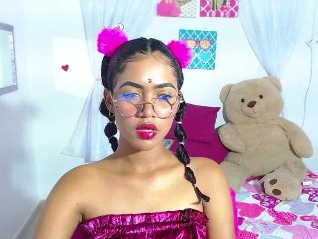 Live sex webcam photo for Anniemiss #272676796