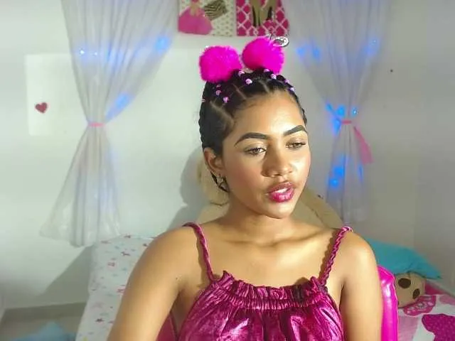 Live sex webcam photo for Anniemiss #272769278