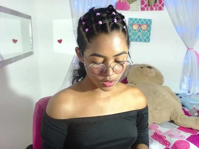 Live sex webcam photo for Anniemiss #272780683