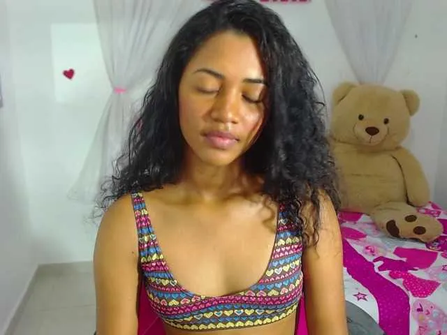 Live sex webcam photo for Anniemiss #272878809