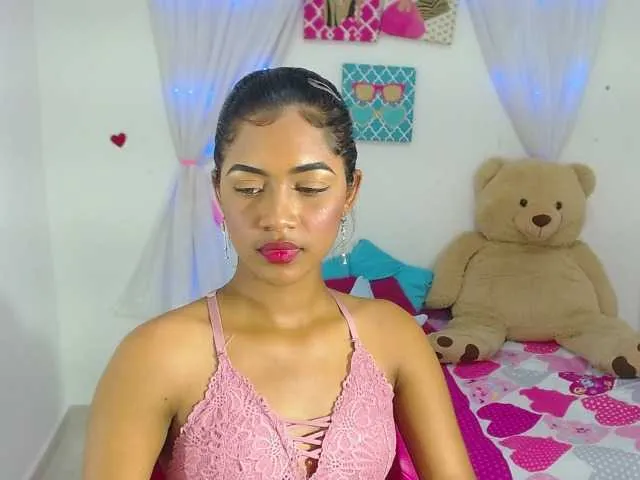 Live sex webcam photo for Anniemiss #272910189