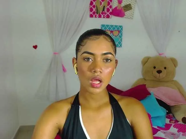 Live sex webcam photo for Anniemiss #272944680
